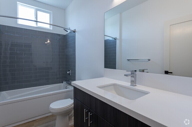 2BR, 2BA - Savanna 7th Avenue