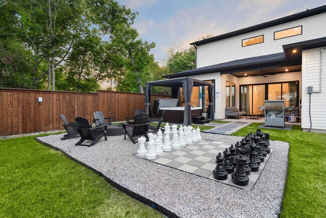 Building Photo - 8922 San Benito Way