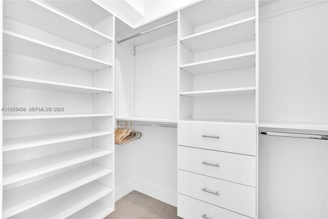 Building Photo - 17550 Collins Ave