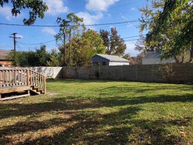 Building Photo - Beautiful single family home