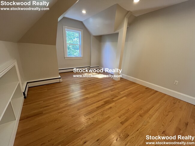 Building Photo - 90 Lyndhurst St