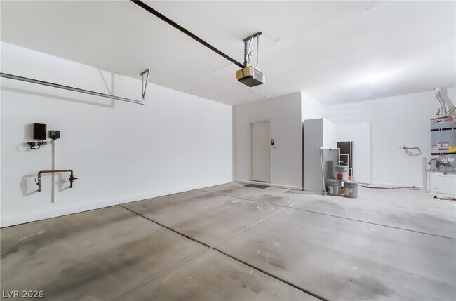 Building Photo - 2571 Thatcher Ave