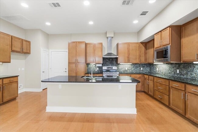 Building Photo - 2520 Bluebonnet Ln