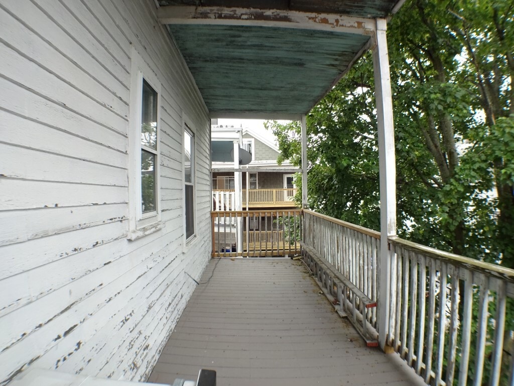 Building Photo - 102 Saxton St