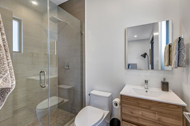 Building Photo - 704 SW 7th St