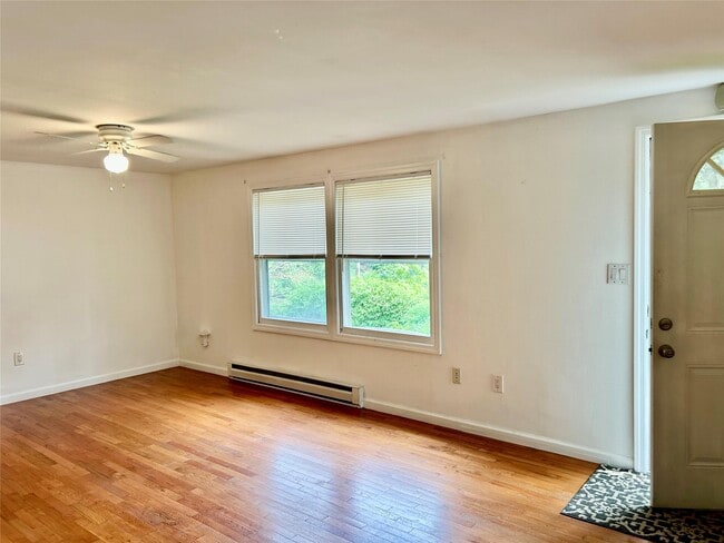 Building Photo - 15 Quogue Rd