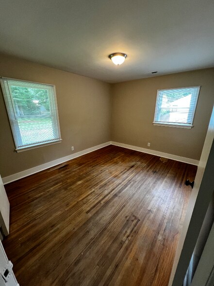 Building Photo - 5026 Lochlain Dr