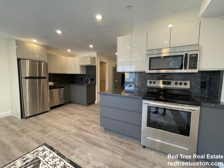 Building Photo - 1028 Commonwealth Ave