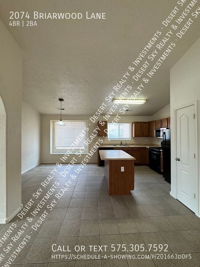 Building Photo - 2074 Briarwood Ln