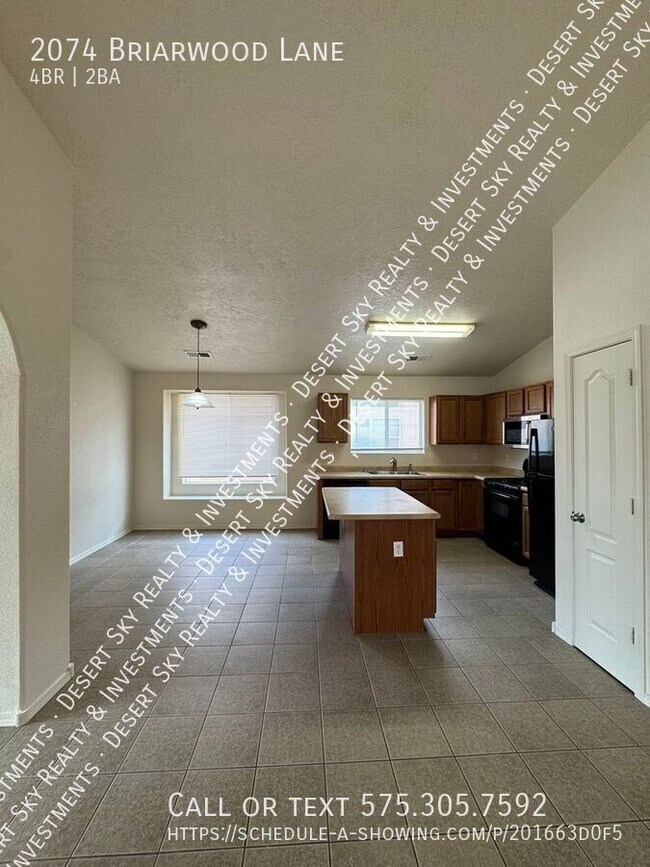 Building Photo - 2074 N Briarwood Ln