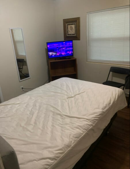 Building Photo - 4586 Park St