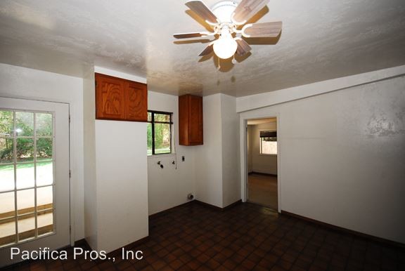 Building Photo - 7521 Kalamazoo Dr