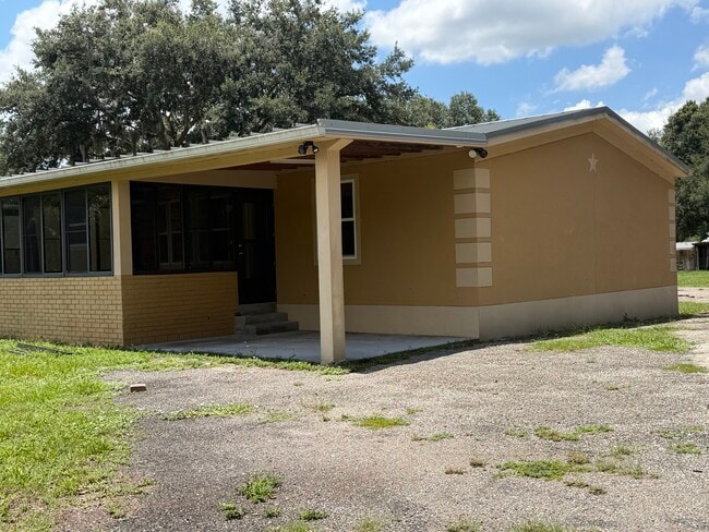 Building Photo - 12106 Waterview Dr
