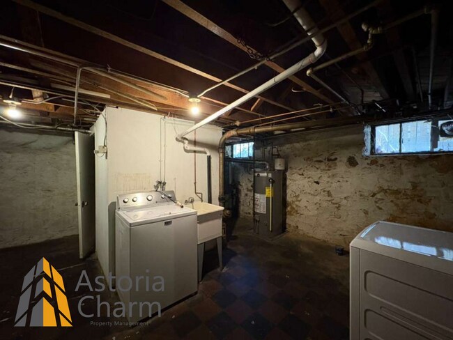 Building Photo - Conveniently Located 4 Bedroom with Privat...