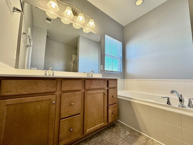 Building Photo - Available 07-08-26! Townhouse w/Garage - Pet Friendly - All Appliances Convey!