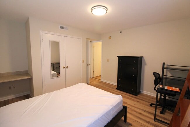 Building Photo - 1366H Hunters Rd
