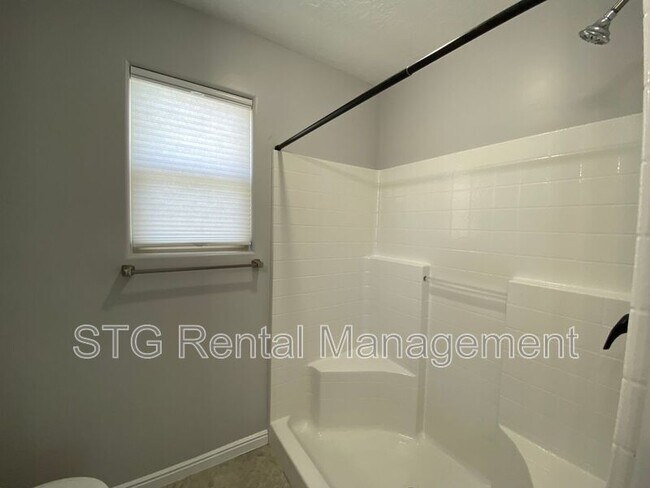 Building Photo - 290 W Buena Vista