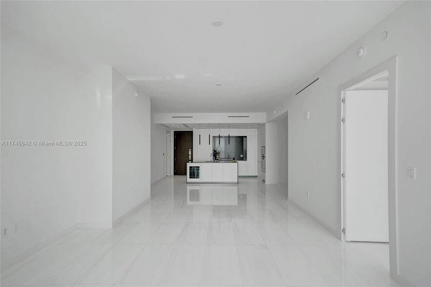 Building Photo - 300 Biscayne Boulevard Way