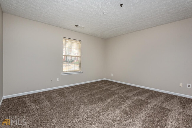 Building Photo - 246 Village Square Dr