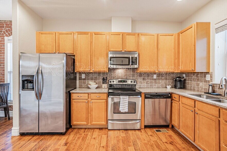 Building Photo - 3033 Welton St