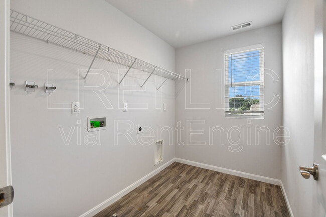 Building Photo - 9211 Tamarack Grove Ln