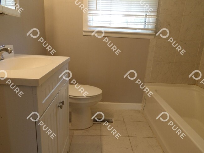 Building Photo - 2108 Linde St NW
