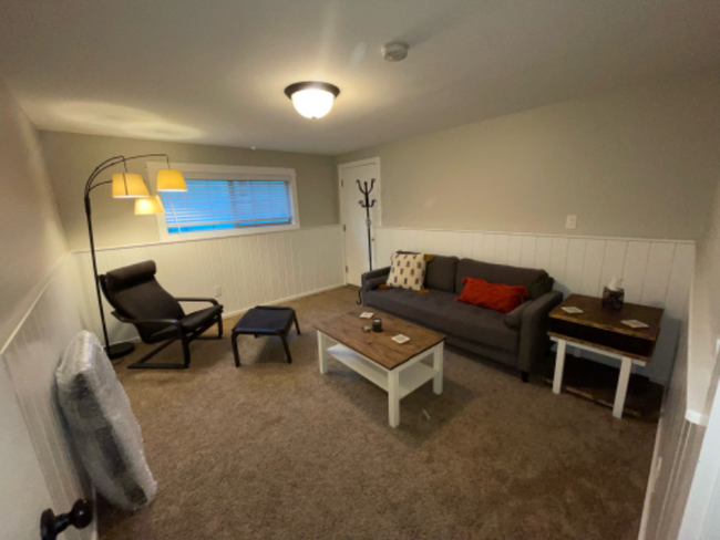 Building Photo - Spacious and Upgraded, Pet Friendly 4 Bed,...