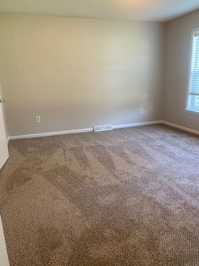 Building Photo - Updated 2 Bed 2 Bath In Peaceful Brown Summit