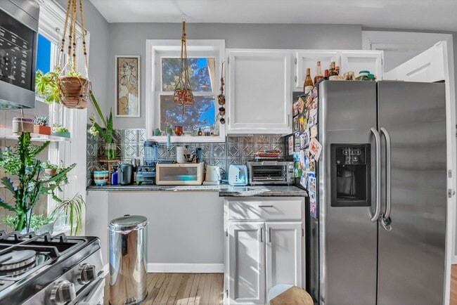 Building Photo - Charming luxury meets timeless character in the heart of West Wash Park - Available NOW!!
