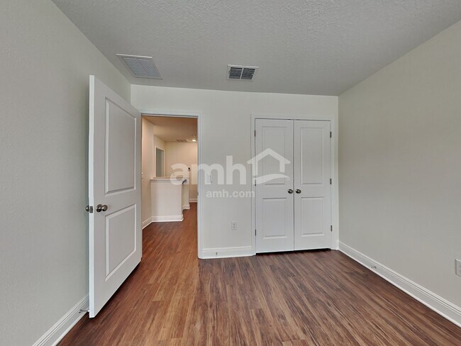 Building Photo - 27264 St Andrews Ave