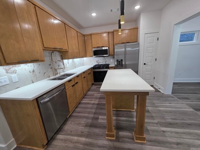 Building Photo - 1814 E 4th St