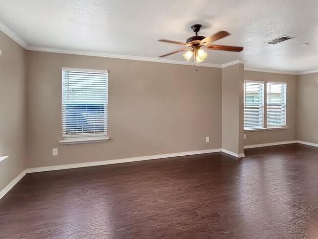 Building Photo - Spacious 5-Bedroom Retreat with Oversized Primary Suite in Converse