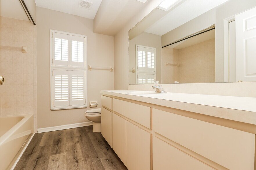 Building Photo - 3352 Bluestone Ave