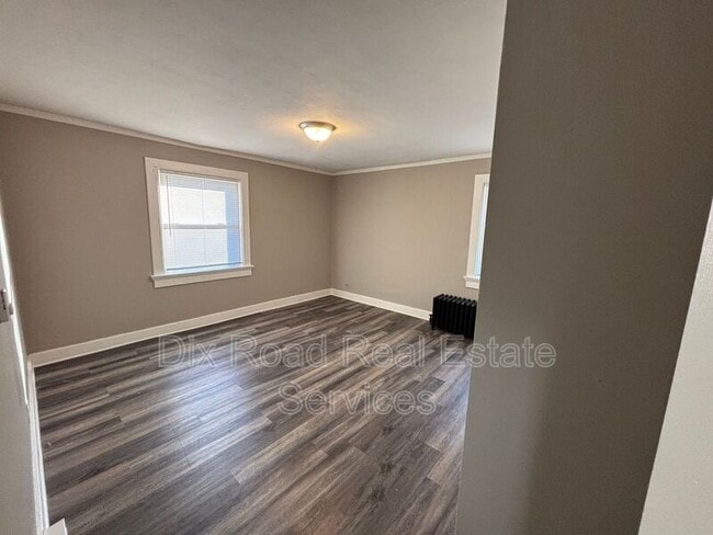 Building Photo - 55 Forest Glen Ave