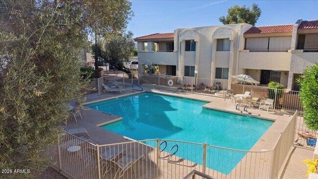 Building Photo - 4150 E Cactus Rd