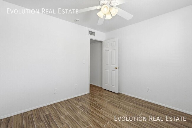 Building Photo - 2329 N Recker Rd
