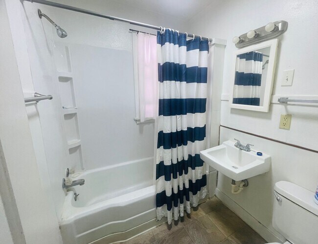 Building Photo - 2512 Jones St