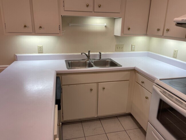 Building Photo - 2629 Blakemore Ave