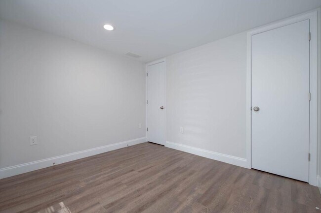 Building Photo - 806 Benninghaus Rd