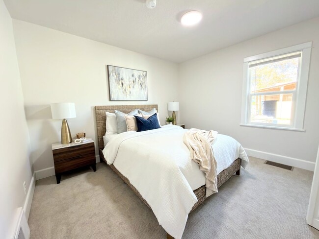 Building Photo - Beautiful Remodeled Home