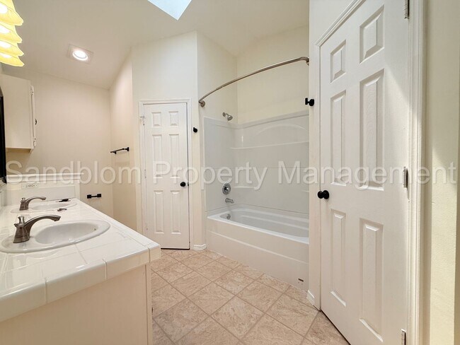 Building Photo - FOR LEASE | Broken Arrow - Union Schools | Available Now!