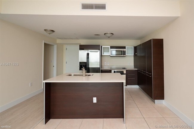 Building Photo - 2 br, 2.5 bath  - 1900 N Bayshore Dr # 3