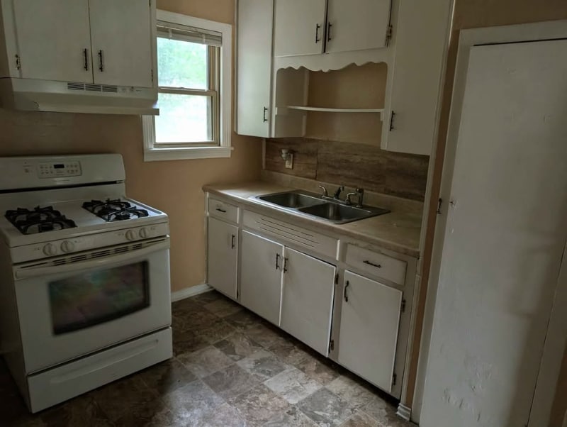 Building Photo - 717 Mickan St