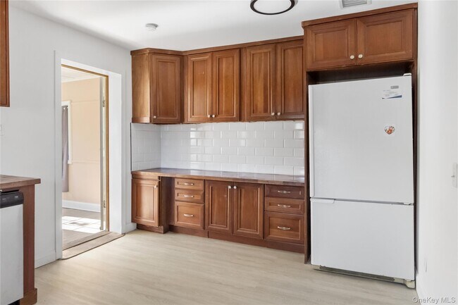 Building Photo - 13 Strack Rd