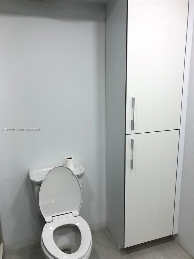 Building Photo - 710 N K St