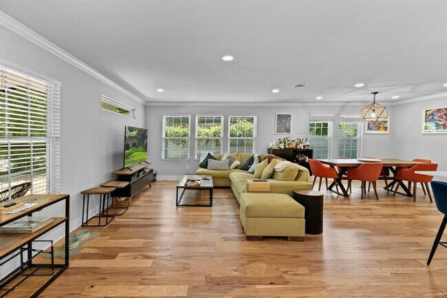 Building Photo - 3307 Garden Villa Ln