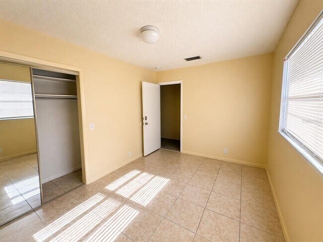 Building Photo - 728 Lake Ned Rd