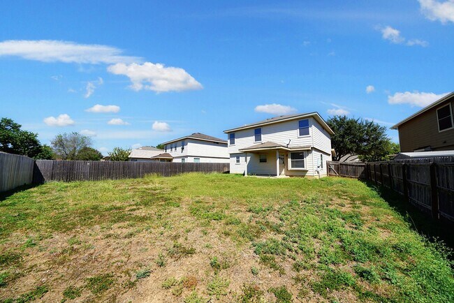 Building Photo - Lovely Home in Gated Universal City Neighb...