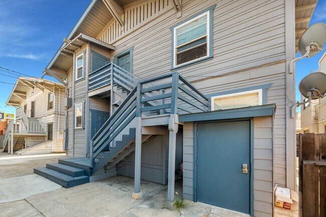 Building Photo - Beautiful 1b Apartment Located in Downtown...