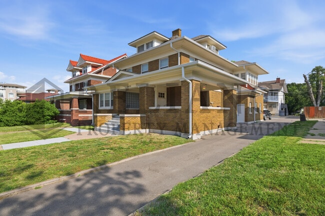 Building Photo - 3422 E Douglas Ave